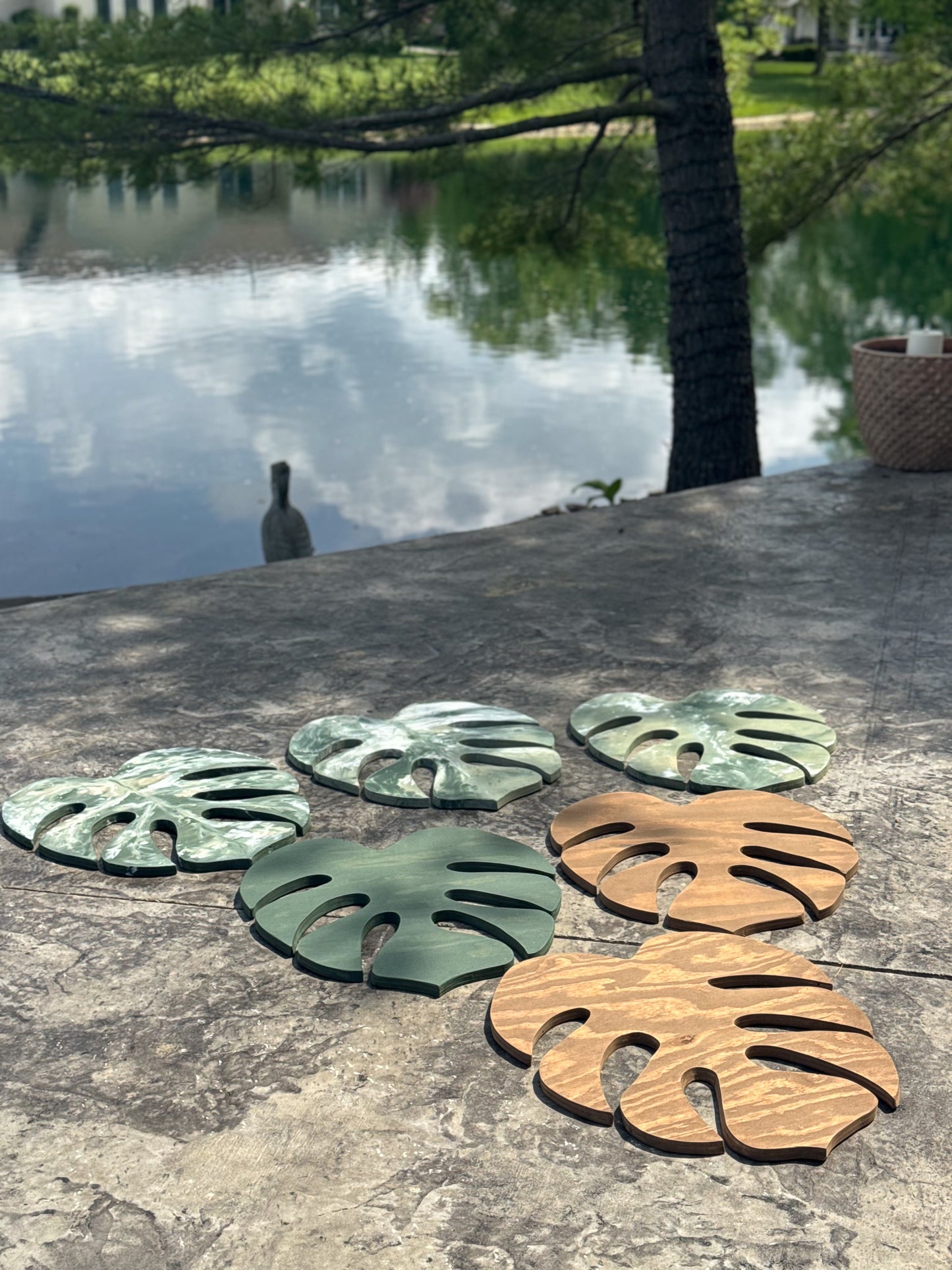 Monstera Leaf Table