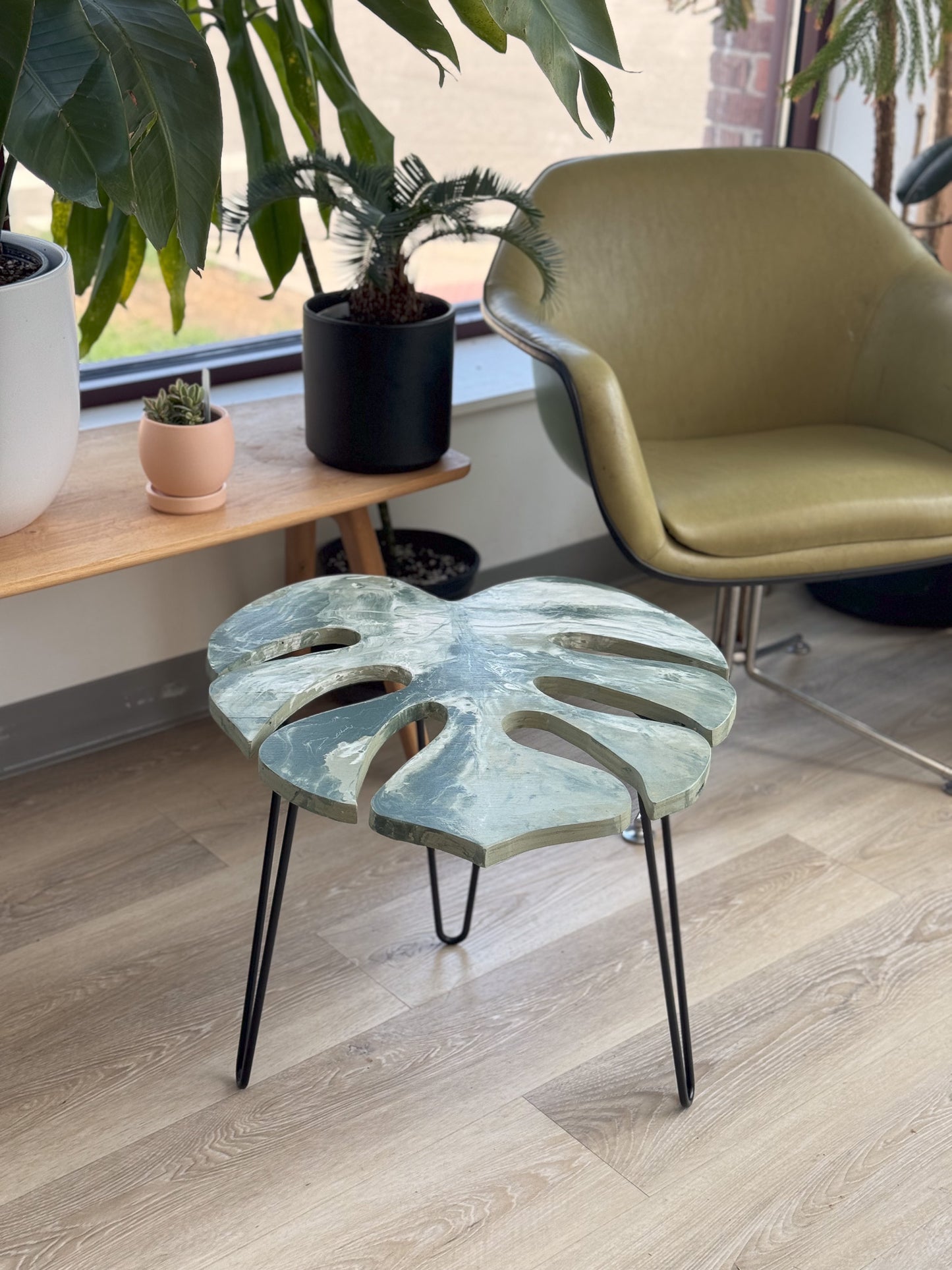 Monstera Leaf Table