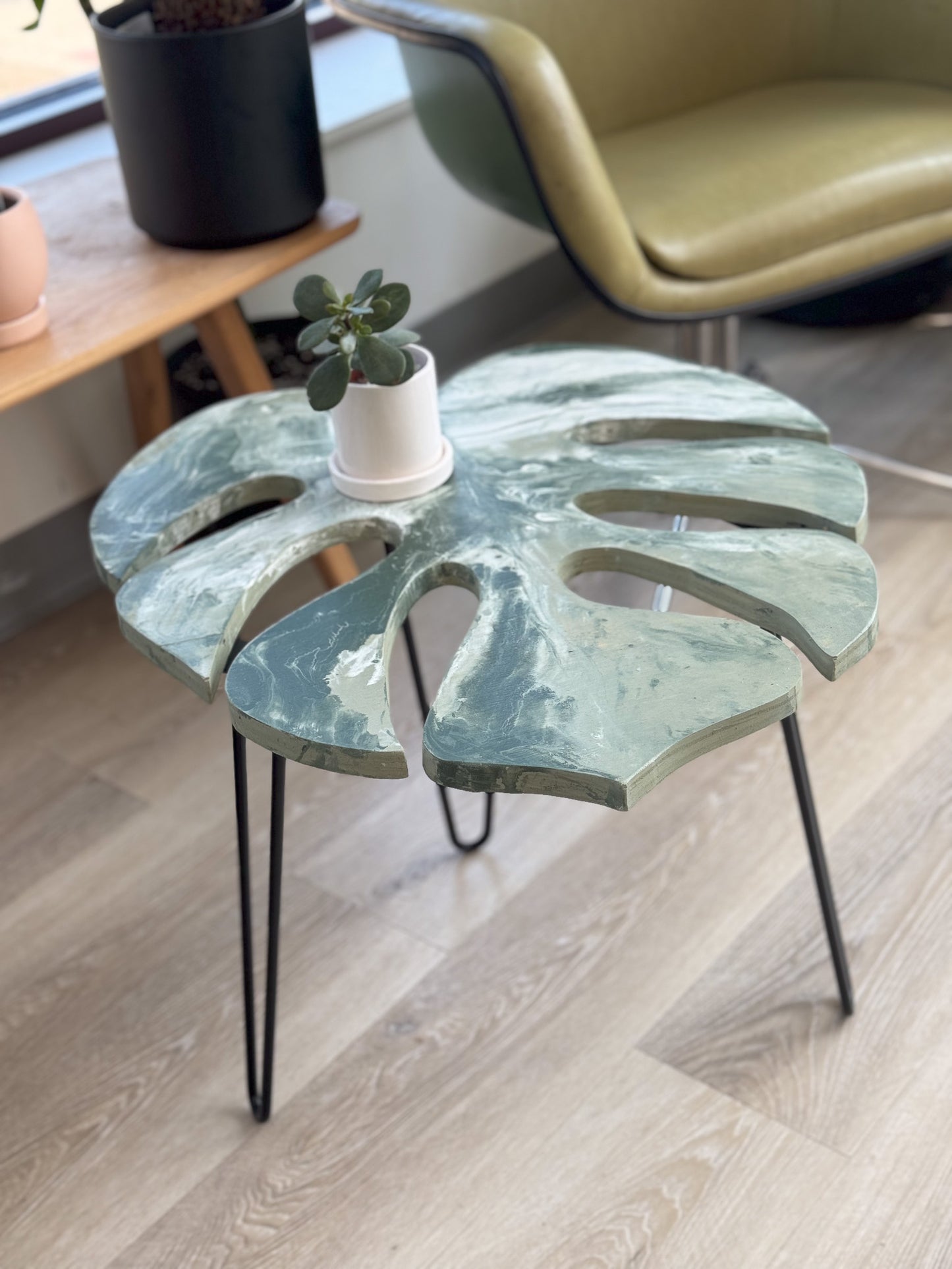 Monstera Leaf Table