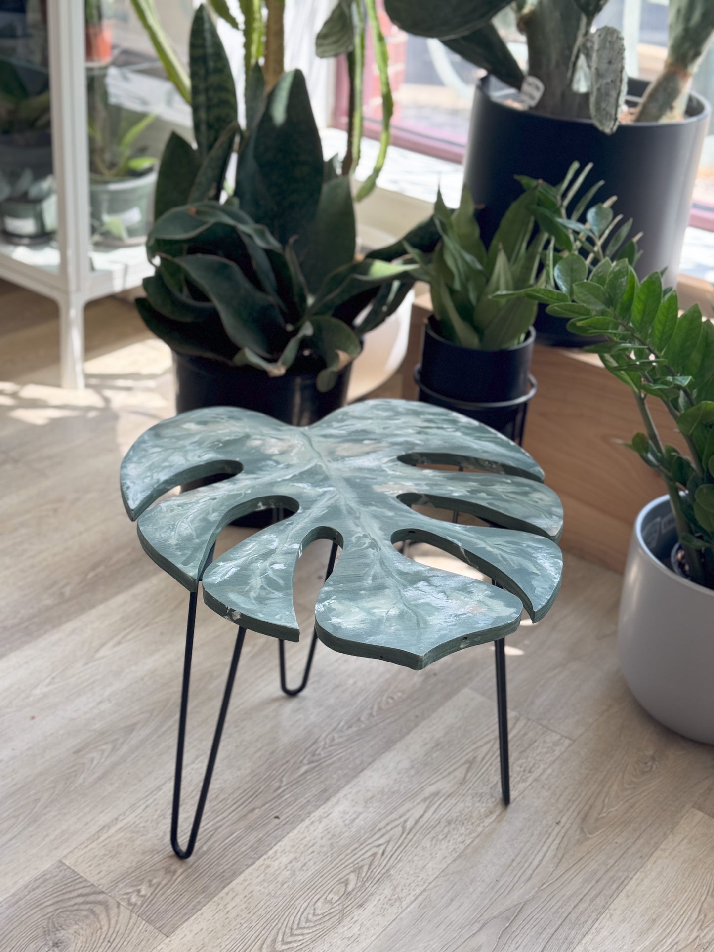 Monstera Leaf Table